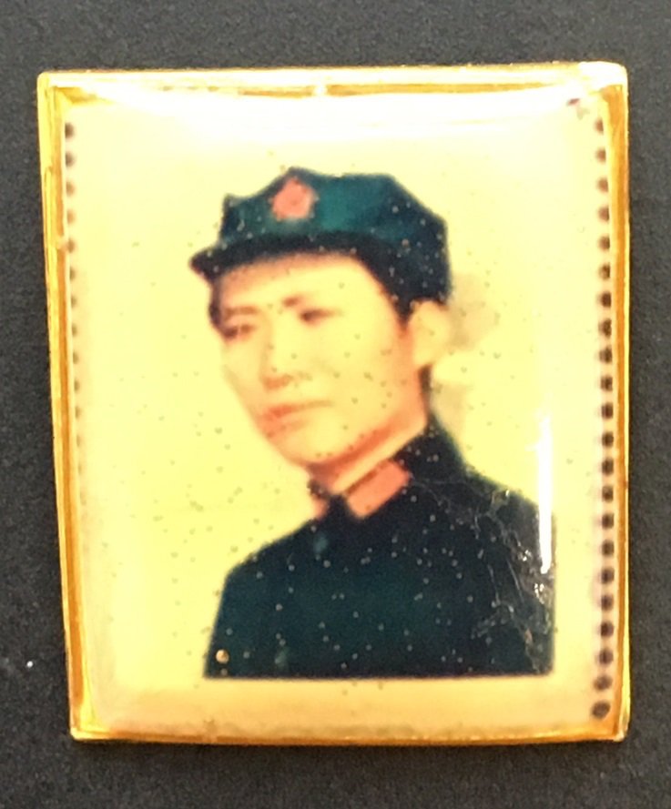 Mao Badges (毛主席像章) | Mao Era in Objects